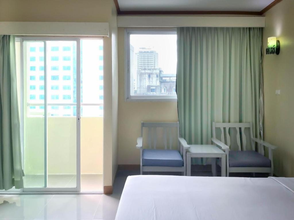 J Two S Pratunam Hotel