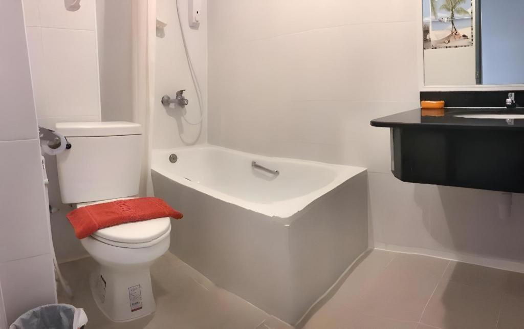 Hotel J Two S Pratunam 2*